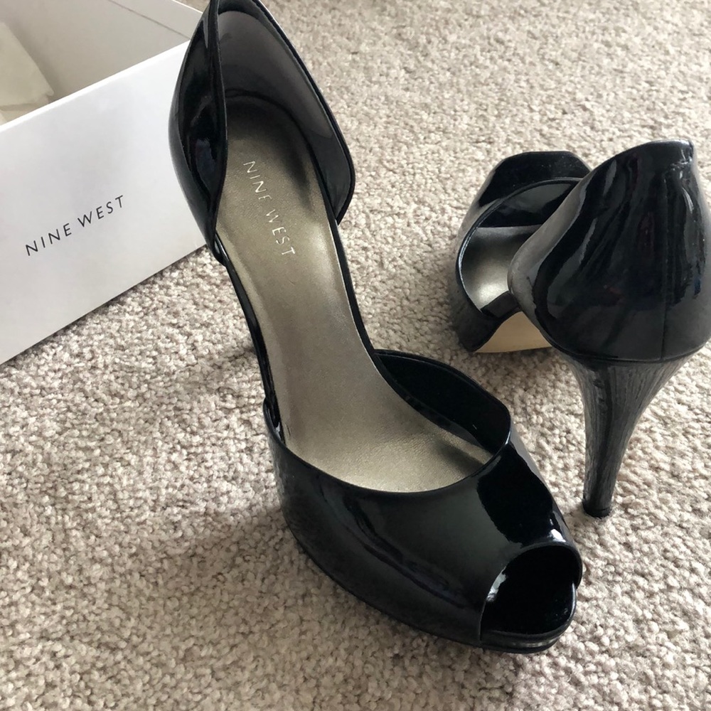 Nine West black patent leather shoes size 8